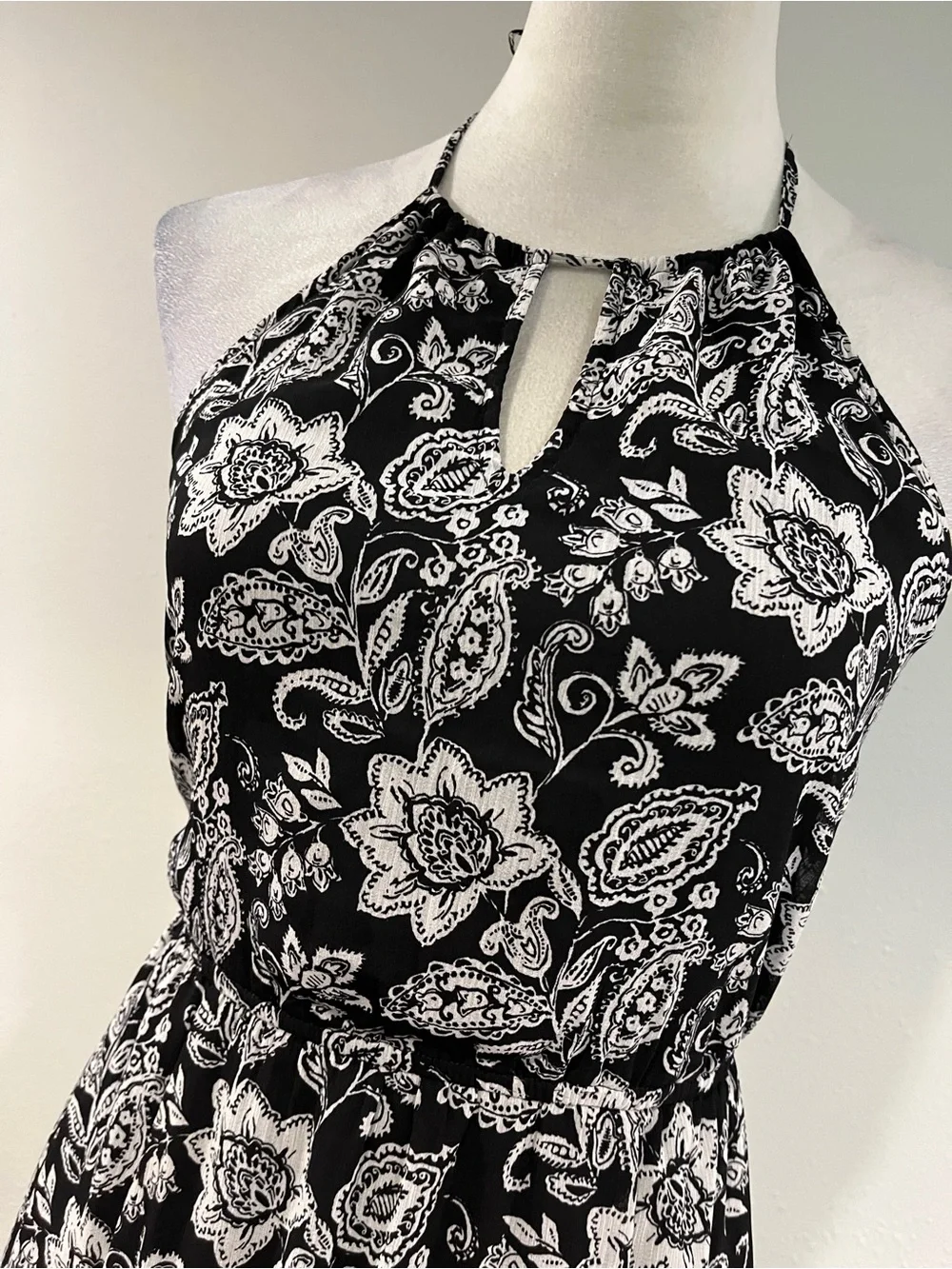 Abercrombie & Fitch Black & White Paisley Halter Maxi Dress size small